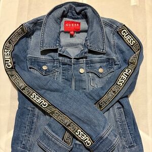 GUESS Los Angeles Logo Tape Sleeve Denim Jacket - Medium Wash - S